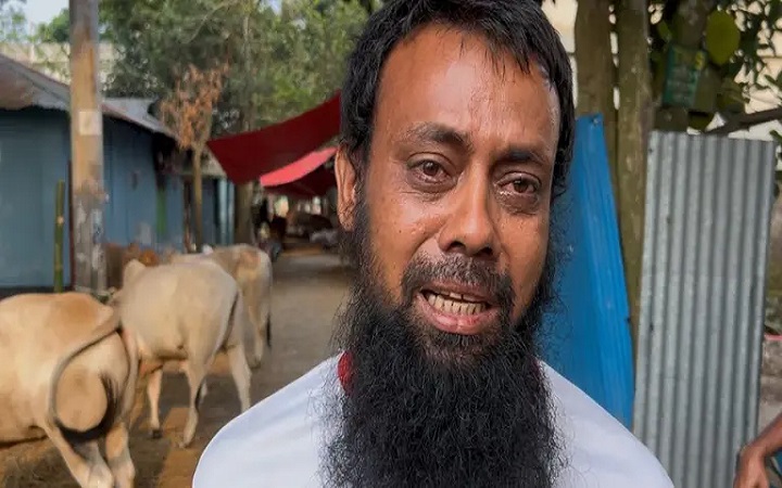 ব্যবসায়ীকে অস্ত্রের মুখে জিম্মি করে গরু ছিনতাই